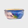 en jaridinär i lena linderholms kollektion skuggad lavendel. den är målad för hand med lavendelblommor med gröna blad och färgerna går i lavendel lila från ljus till mörkare. den rymmer 2 blomkrukor.