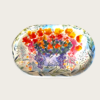 en avlång serveringsbricka från lena linderholms akvarell ha den äran. en vacker blomsterbukett
